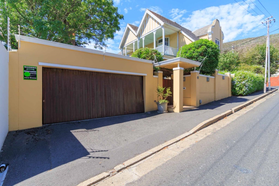 6 Bedroom Property for Sale in Fresnaye Western Cape